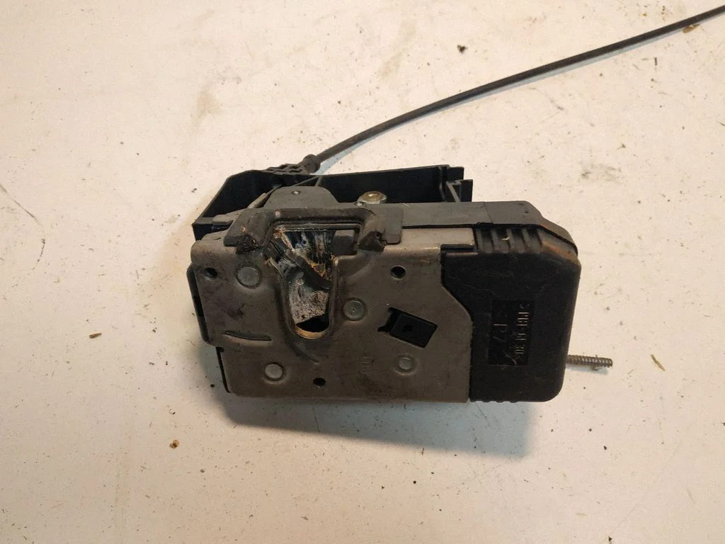 Front door lock – Opel Vivaro (2001-2014)