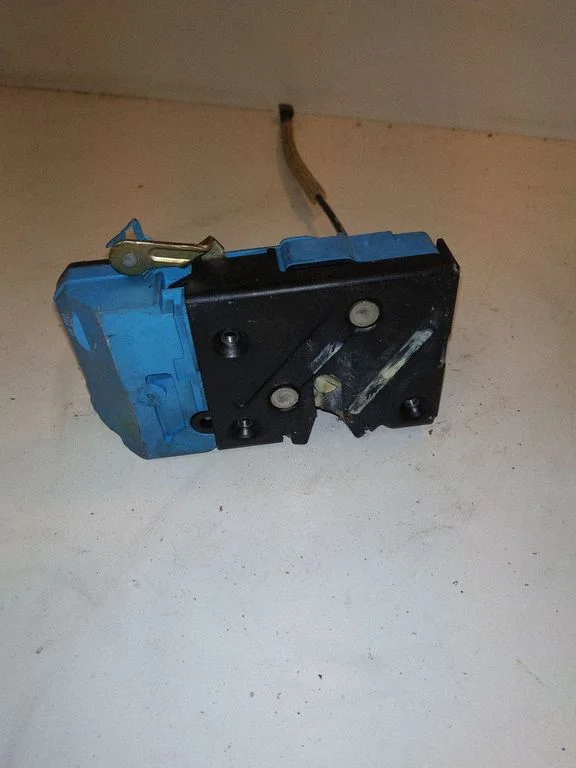 Front door lock – Volvo V70 (2000-2004)