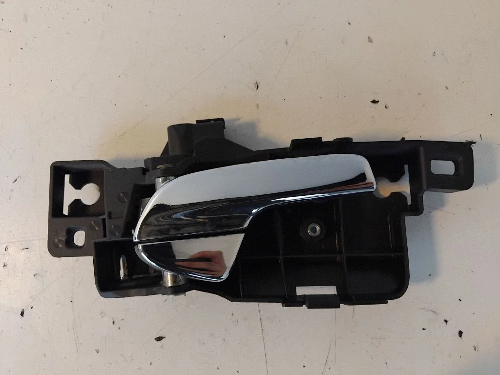 Front door interior handle – Ford Mondeo MK IV (2007-2014)
