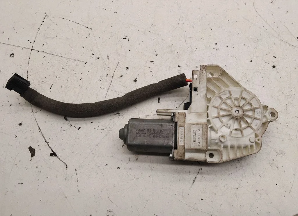 Front door window regulator motor – Audi A4 Allroad B8 (2008-2016)