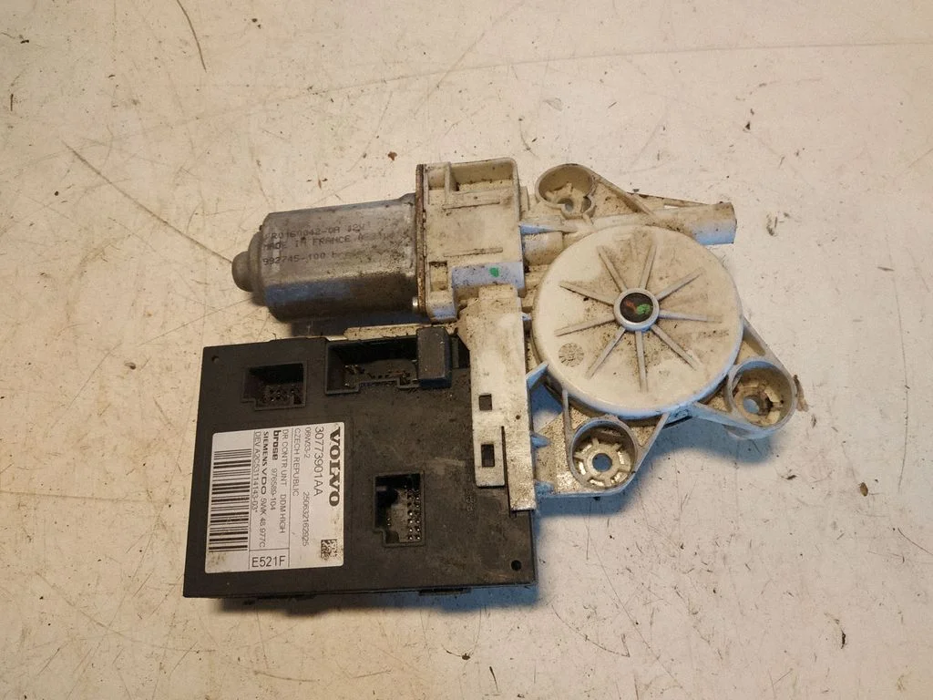 Priekšējā loga pacēlāja motoriņš 30773901AA
