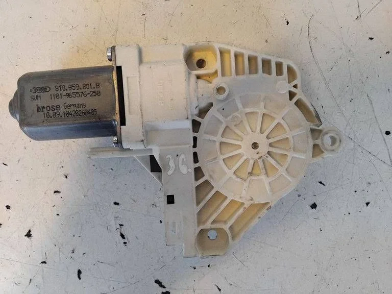 Priekšējā loga pacēlāja motoriņš 810959801B