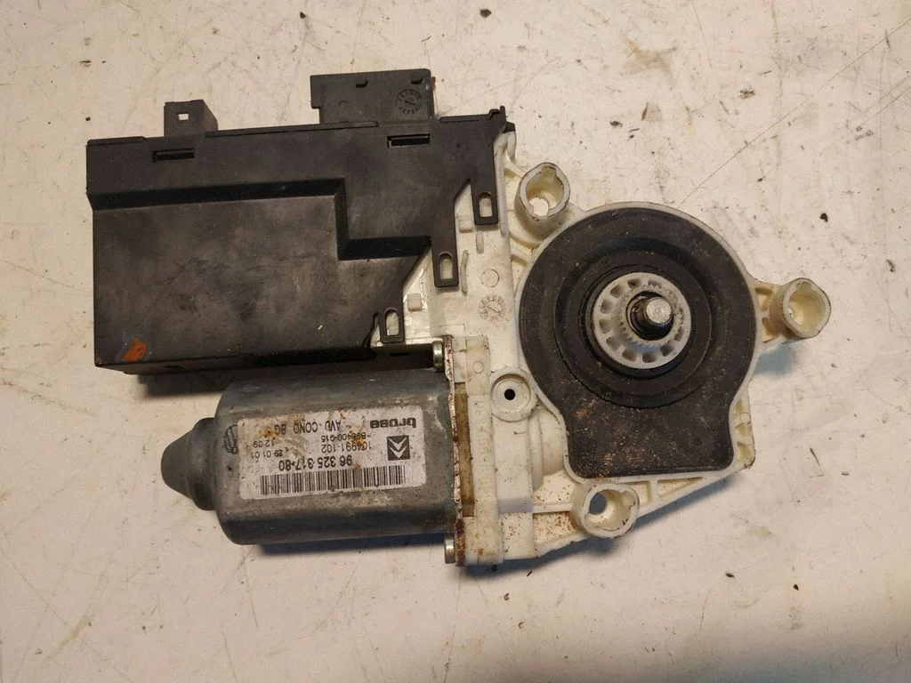 Front door window regulator motor 9632531780