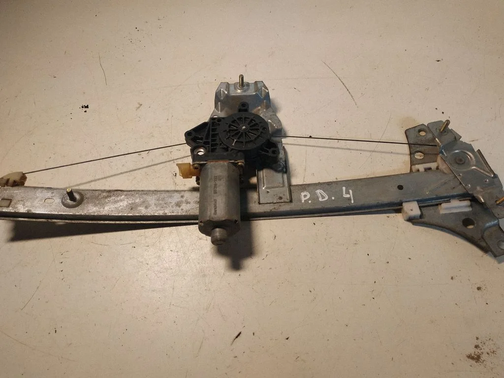 Front door window regulator motor – Toyota Avensis T220 (2000-2003)