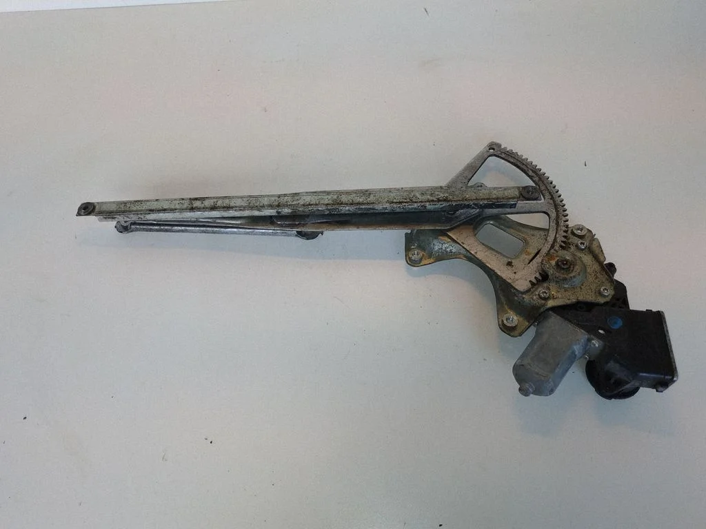 Front door window regulator motor 42252010570B