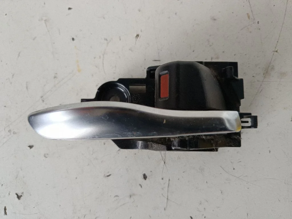 Aizmugurējais iekšējais atvēršanas rokturis 69273F4010