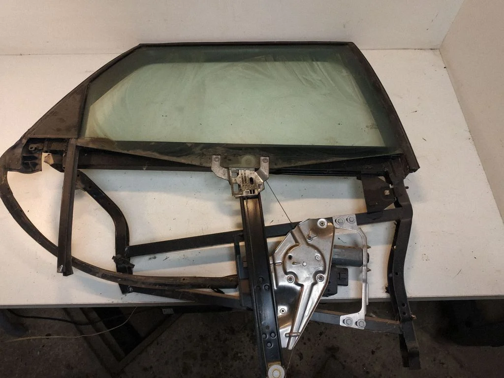 Rear door window regulator with motor – right