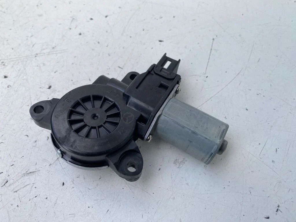 Aizmugurējā loga pacēlāja motoriņš BHN95858X