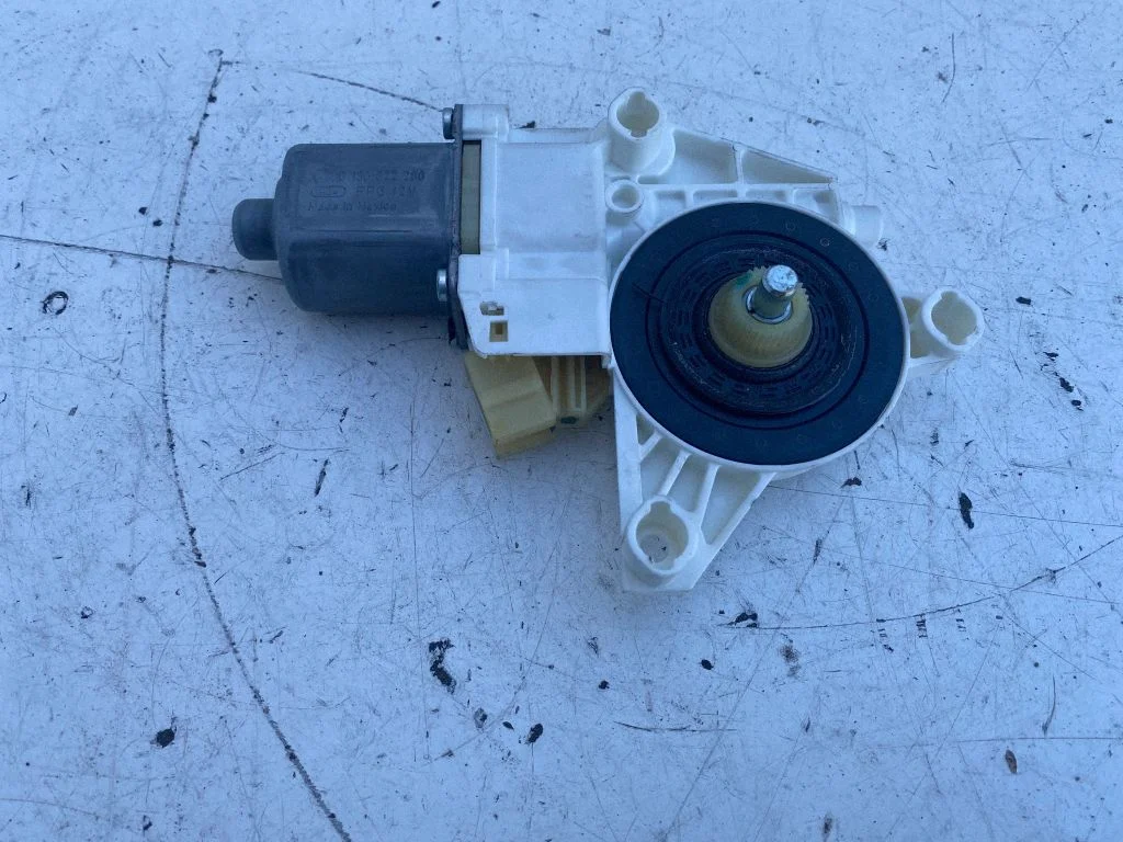 Rear door window regulator motor A2518200208