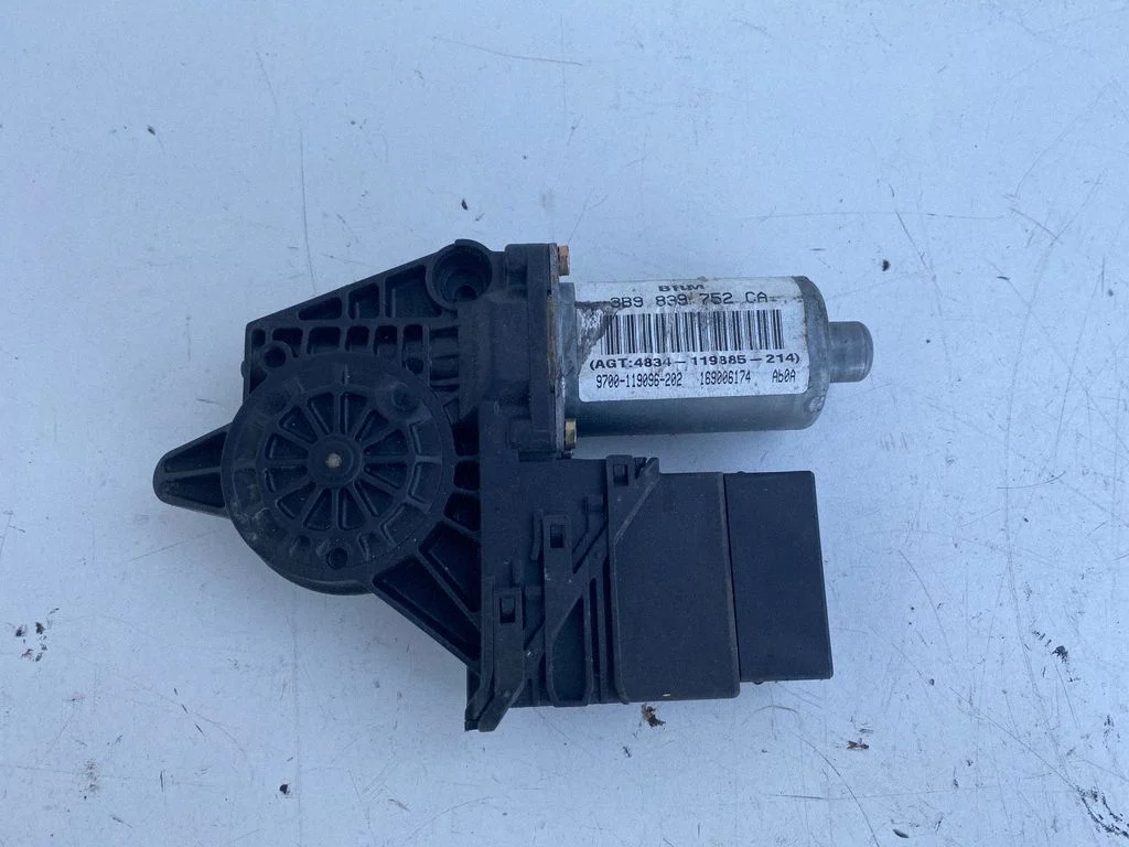 Aizmugurējā loga pacēlāja motoriņš 3B9839752CA