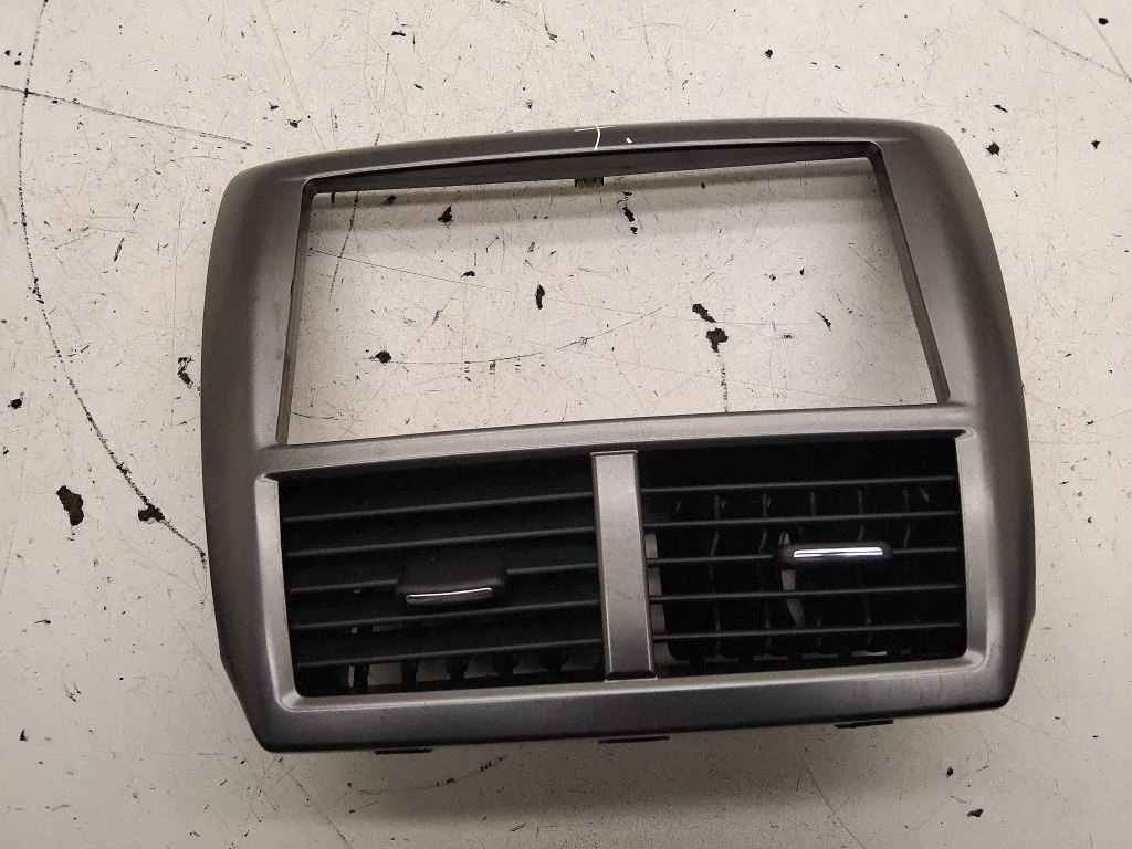 Armatuurlaua keskmine õhutusrest – Subaru Forester SH (2008-2013)