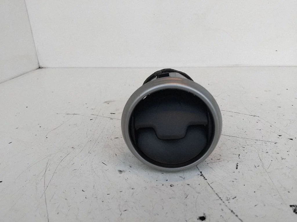Armatuurlaua keskmine õhutusrest – Nissan Qashqai (2006-2010)
