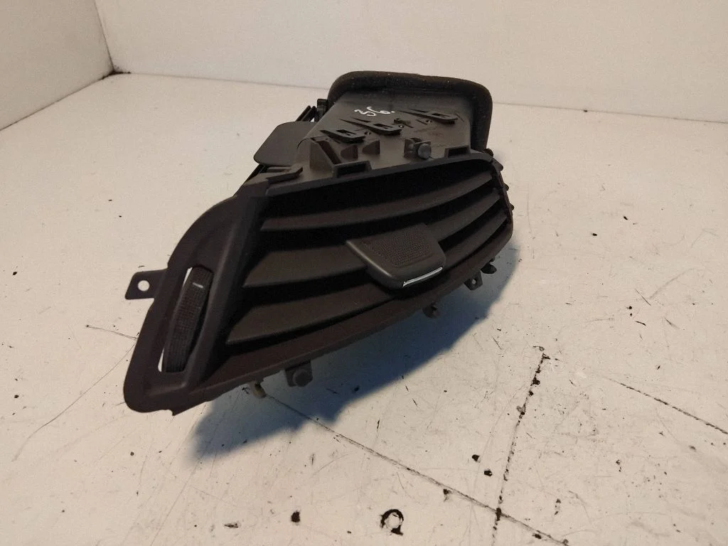 Centrālās gaisa restītes – Opel Zafira C (2011-2019)