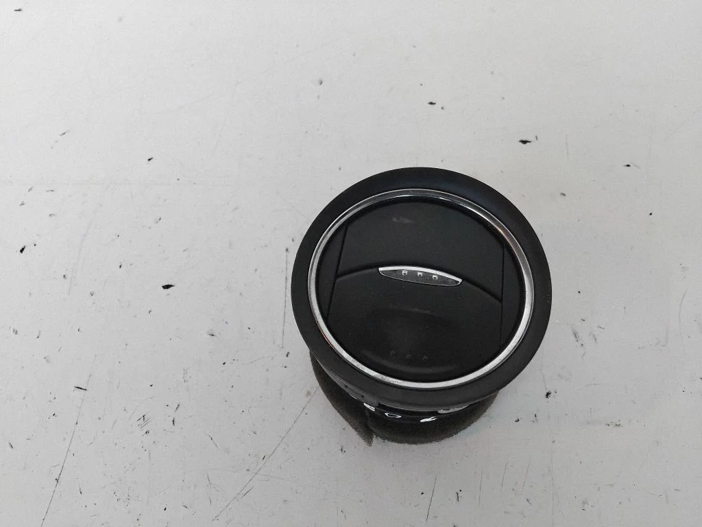 Armatuurlaua keskmine õhutusrest – Ford Mondeo MK IV (2007-2014)