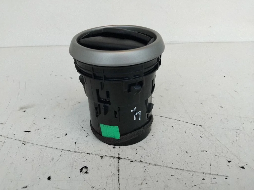 Armatuurlaua keskmine õhutusrest – Nissan Qashqai (2010-2014)