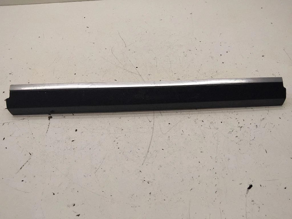 Dashboard glove box trim 7P5857222