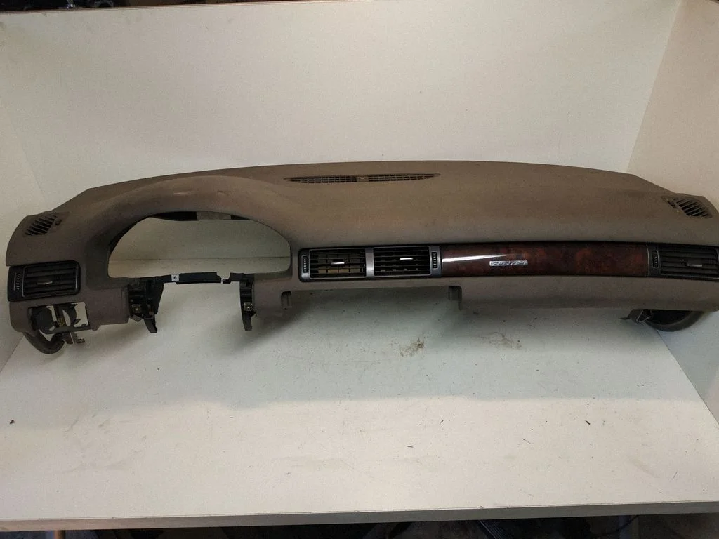 Dashboard 857033B
