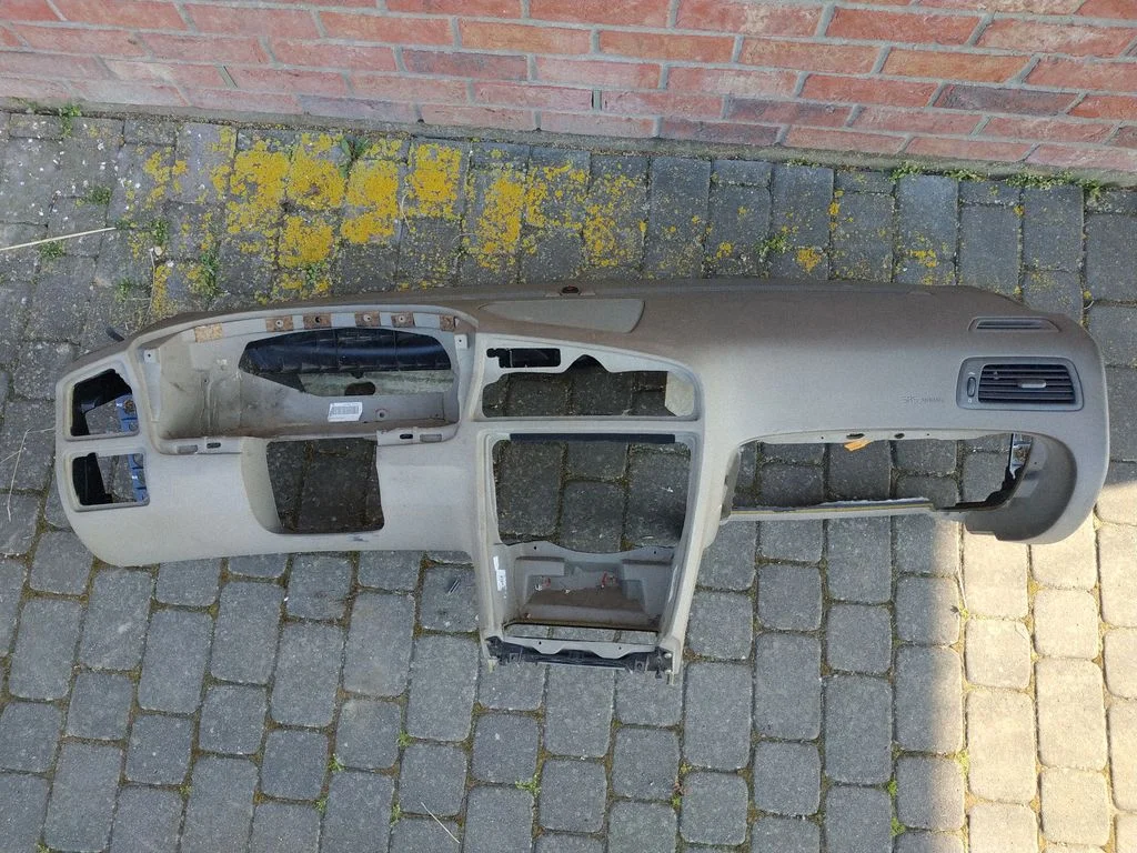 Dashboard – Volvo V70 (2000-2004)