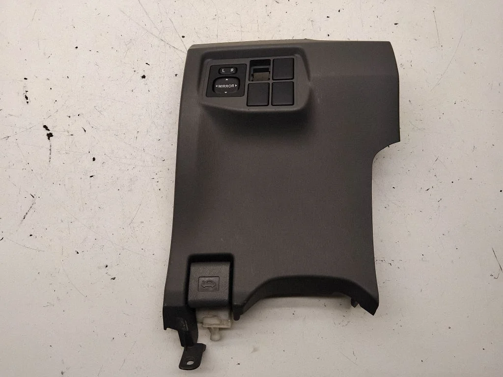 Dashboard lower bottom trim panel – Toyota Prius (XW30) (2009-2015)