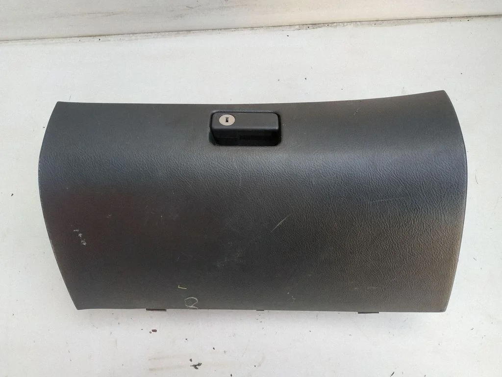 Glove box – Toyota Avensis T250 (2003-2006)