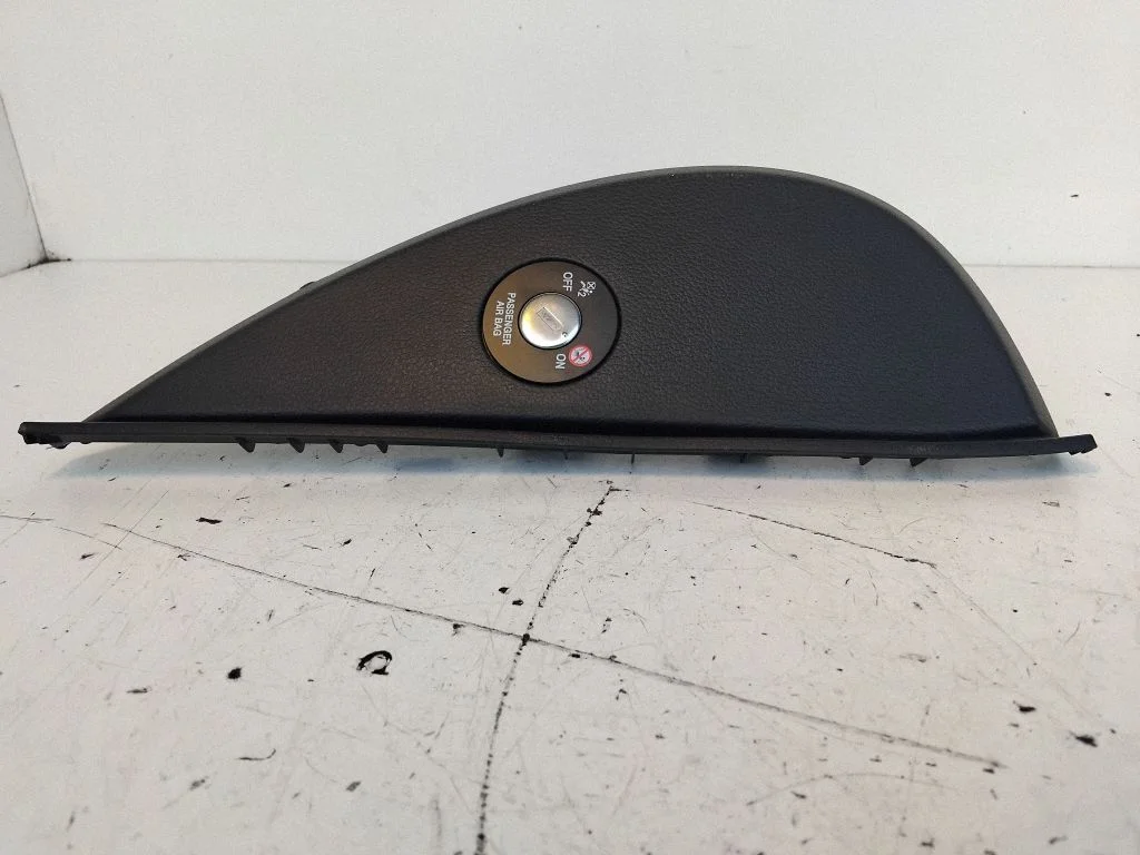 Dashboard side end trim 847663U000