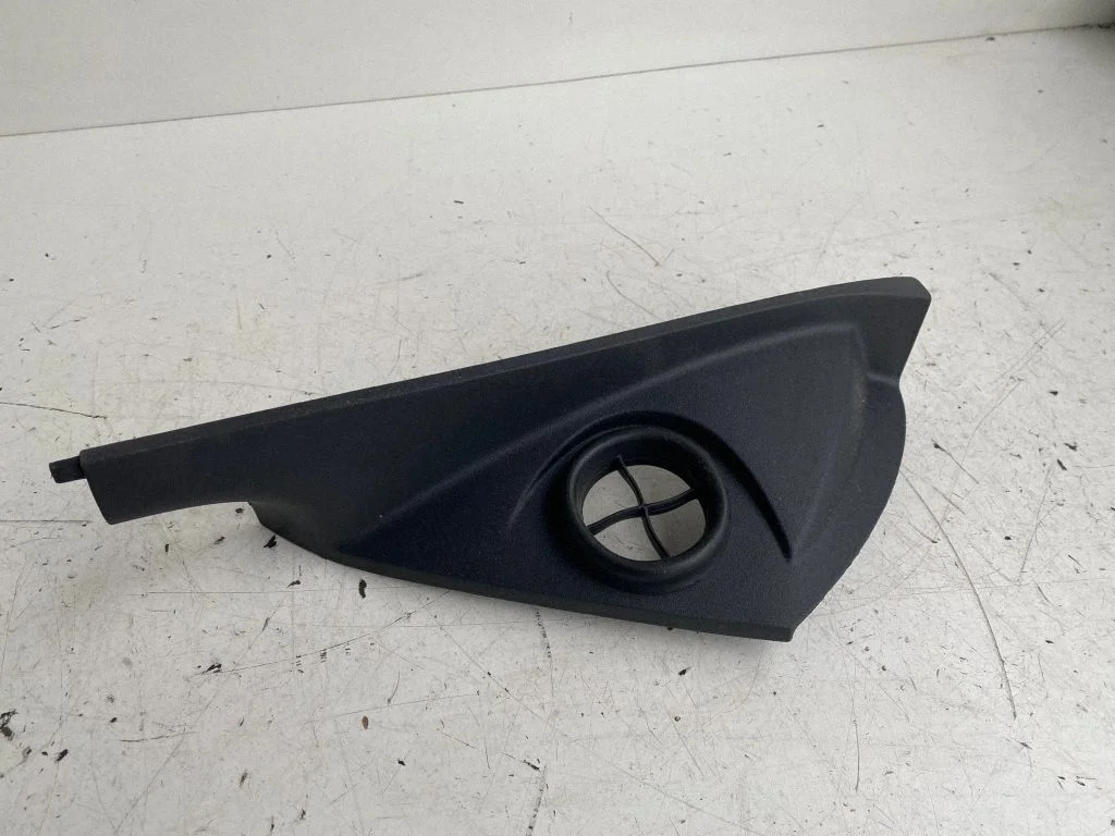 Paneļa apdares panelis (sānu) – Volvo V50 (2008-2012)