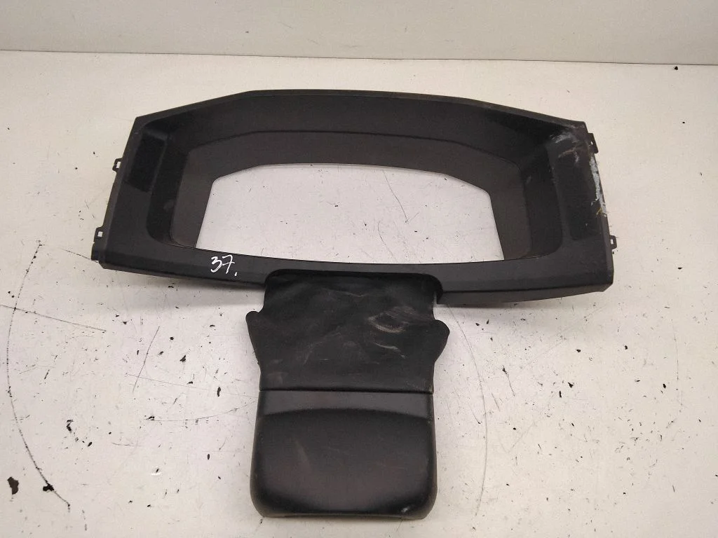 Dashboard trim 7E0858565B
