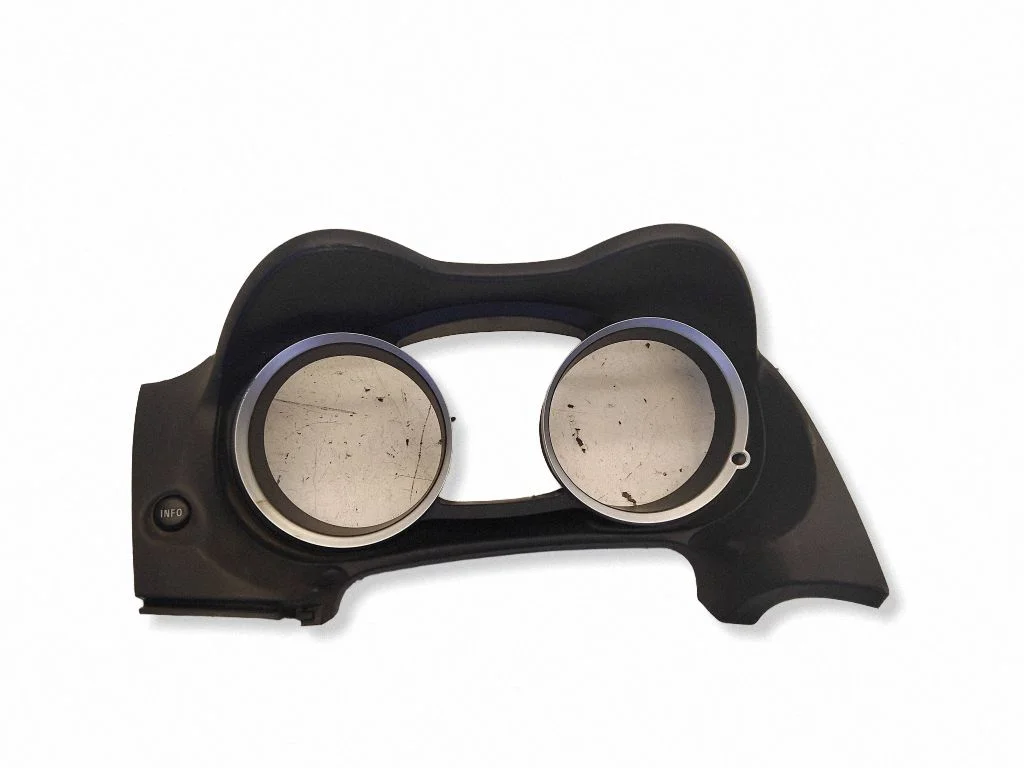 Instrumentu paneļa apdare – Mitsubishi Lancer Evolution X (2008-2014)