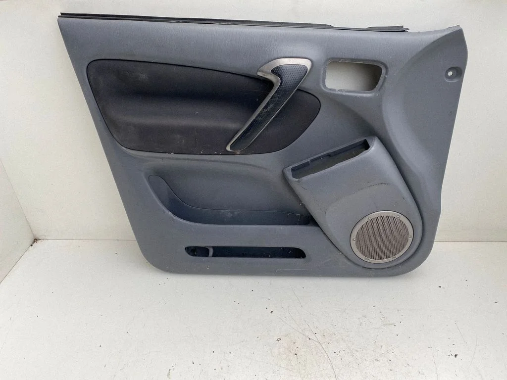 Eesmiste uste sisevooder – Toyota RAV 4 (XA20) (2000-2005)
