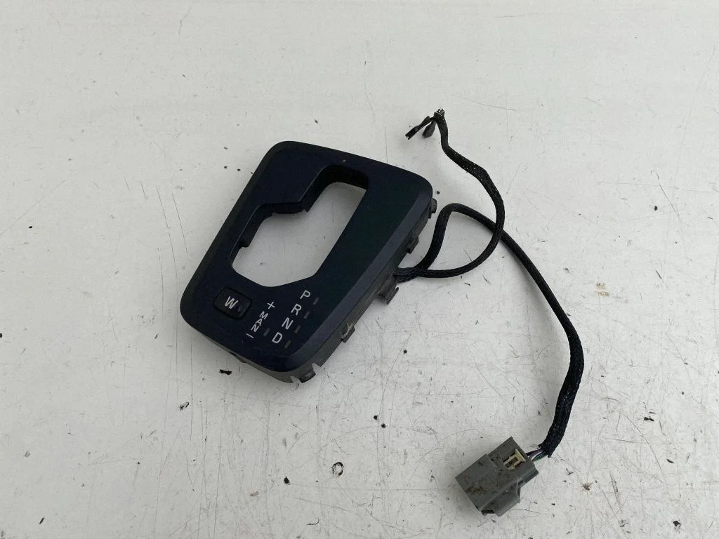 Pārnesumu pārslēga sviras apdare (plastmasas) – Volvo V70 (2000-2004)