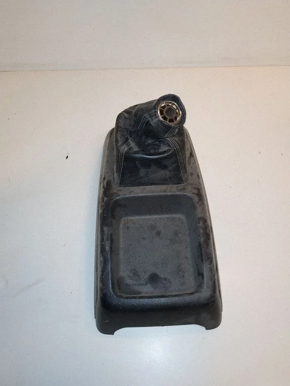 Pārnesumu pārslēga sviras apdare (plastmasas) 5884244010