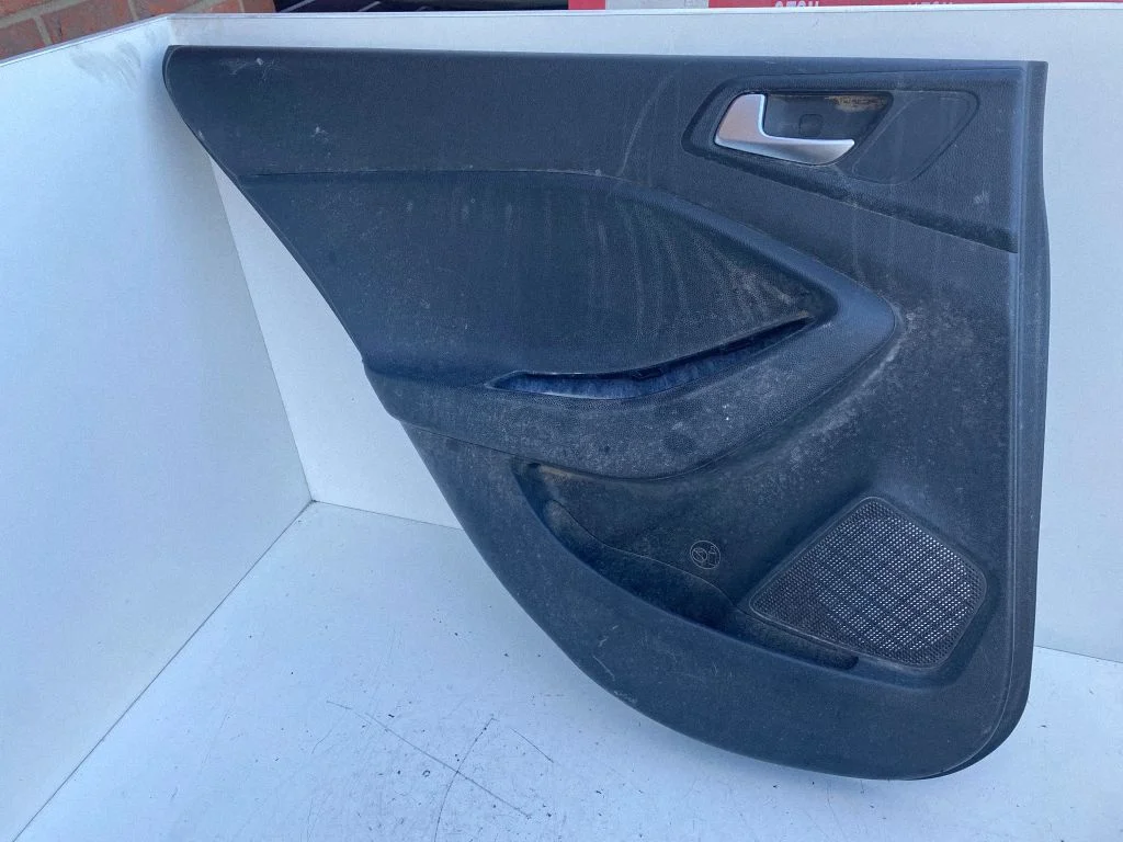 Aizmugurējo durvju apšuvums 86330C8010