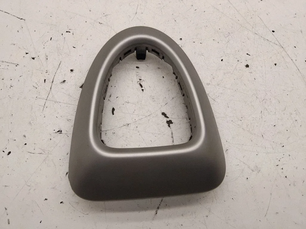 Pārnesumu pārslēga sviras apdare (plastmasas) P13717A77000