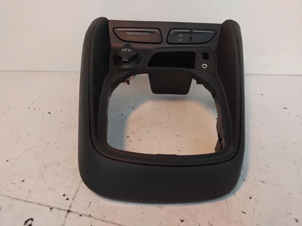 Pārnesumu pārslēga sviras apdare (plastmasas) – Ford Transit Custom (2013-2023)