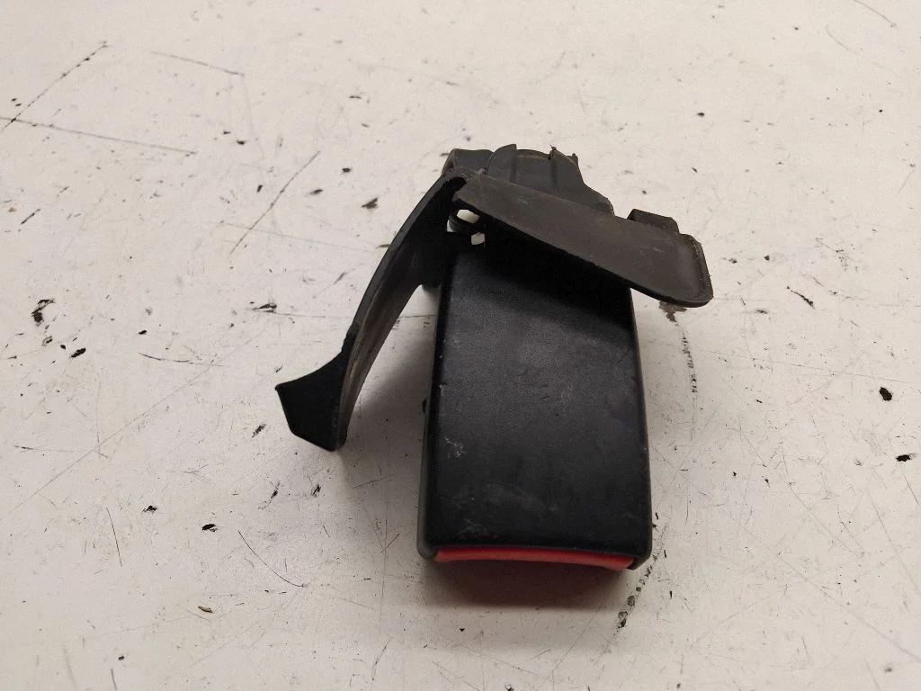 Rear seatbelt buckle – Audi A6 Allroad C6 (2006-2011)