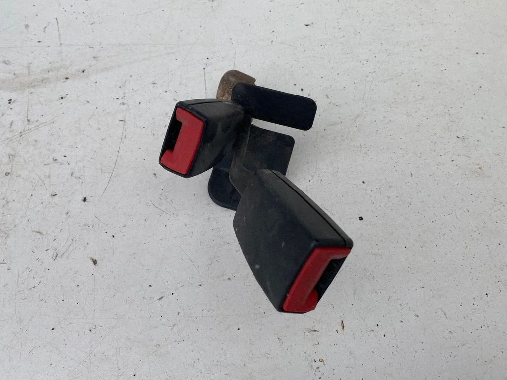 Rear seatbelt buckle 8D0857739D01C