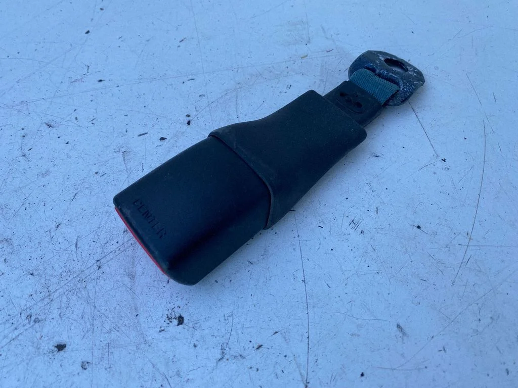 Rear seatbelt buckle 17037