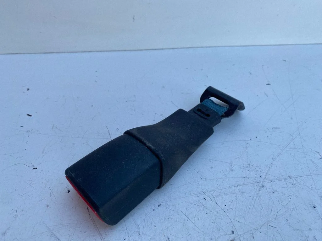 Rear seatbelt buckle 17037