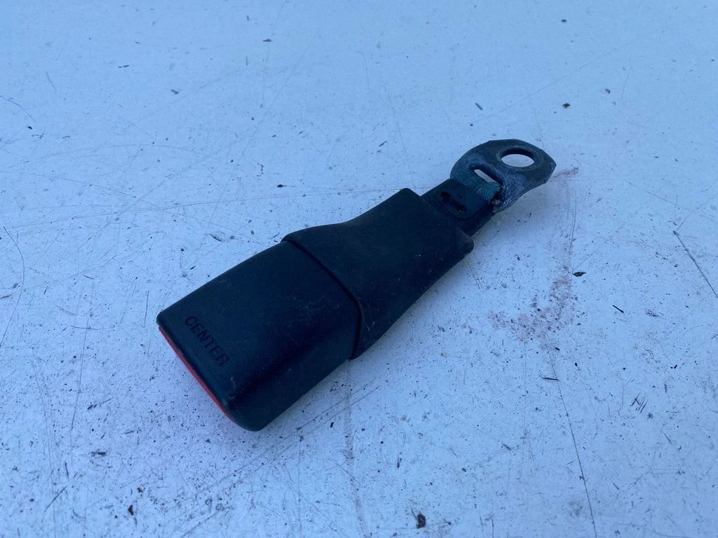 Rear seatbelt buckle 17037
