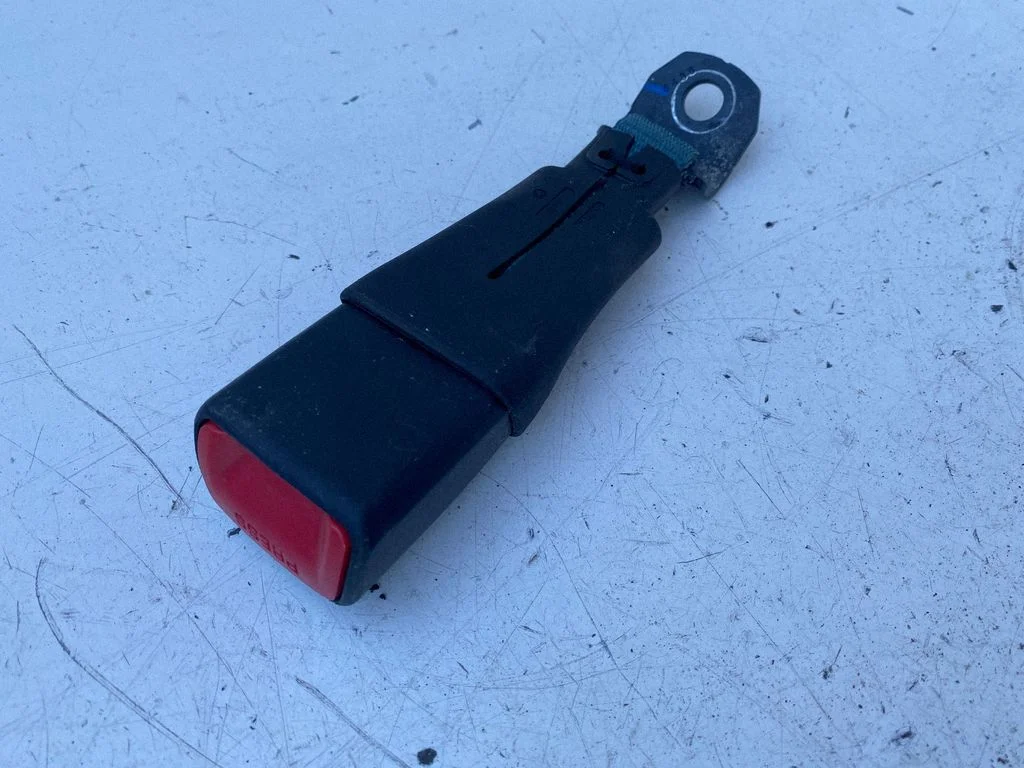 Rear seatbelt buckle 17037
