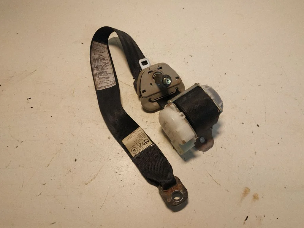 Tagumine turvavöö H073818