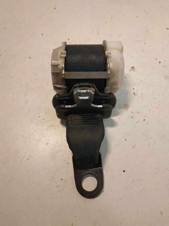 Tagumine turvavöö H073811