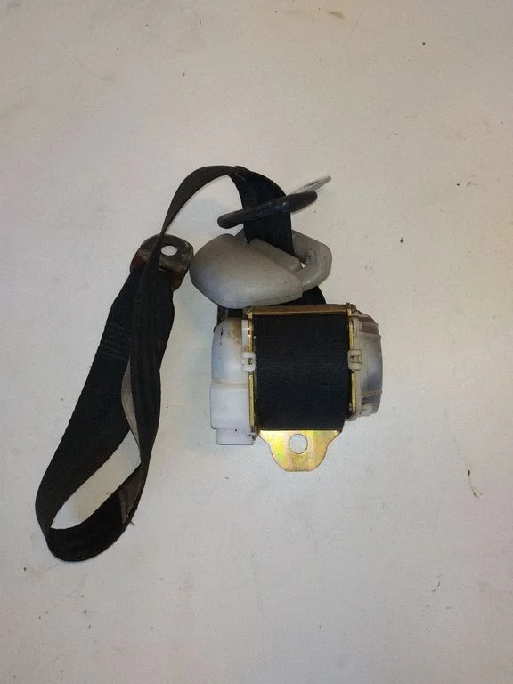Rear seatbelt R1390