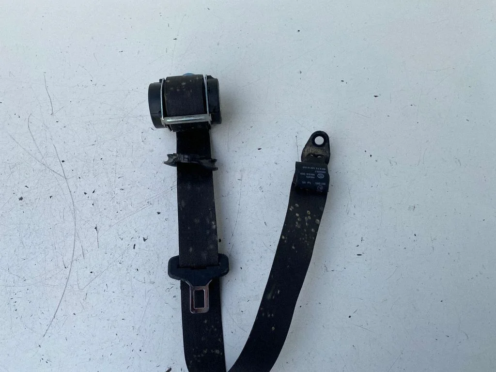 Aizmugurējā drošības josta 619228100C
