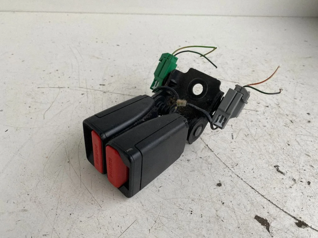 Rear seatbelt buckle BJ32613K21