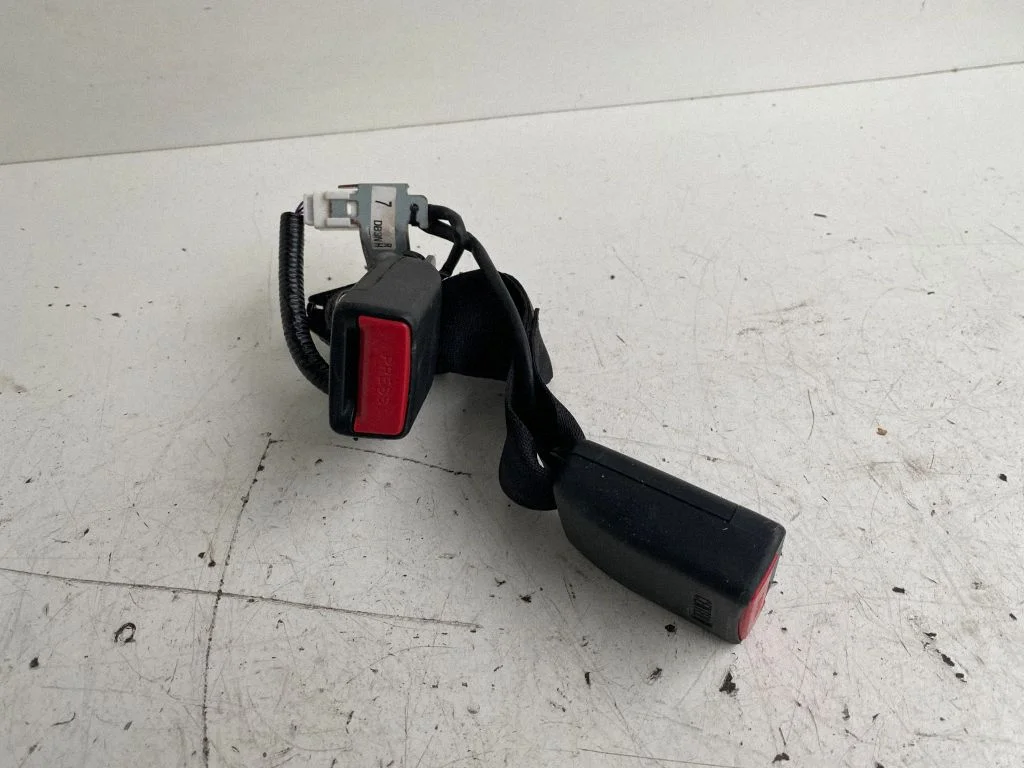 Rear seatbelt buckle
