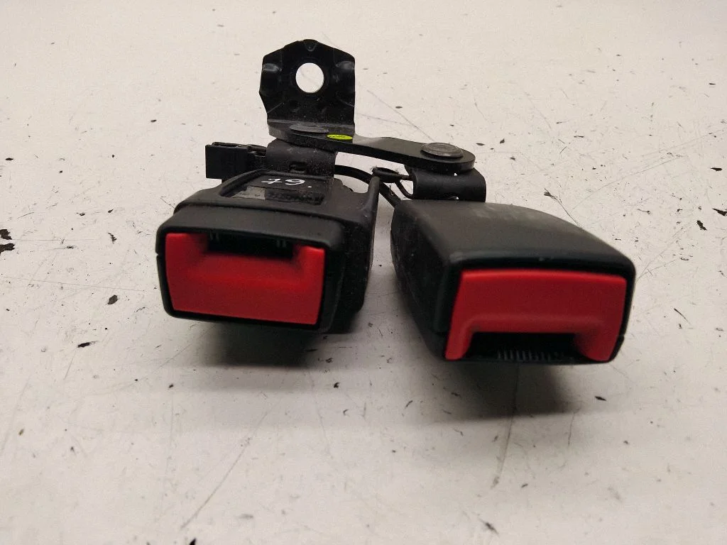 Keskmise turvavöö pannal (tagumine) – Audi A6 S6 C7 4G (2011-2018)