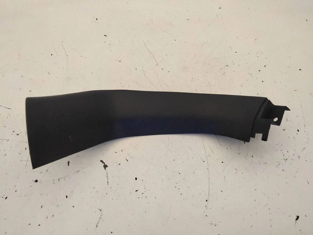 Tailgate/trunk side cover trim 7224A018