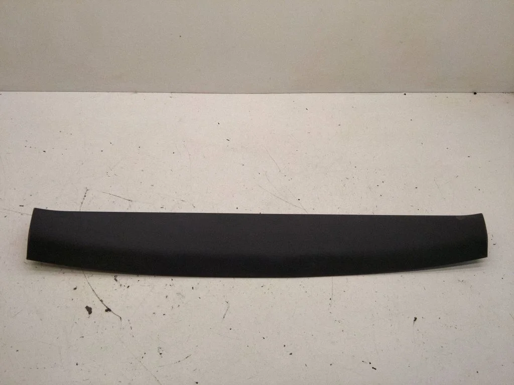Tailgate/trunk upper cover trim 7224A016