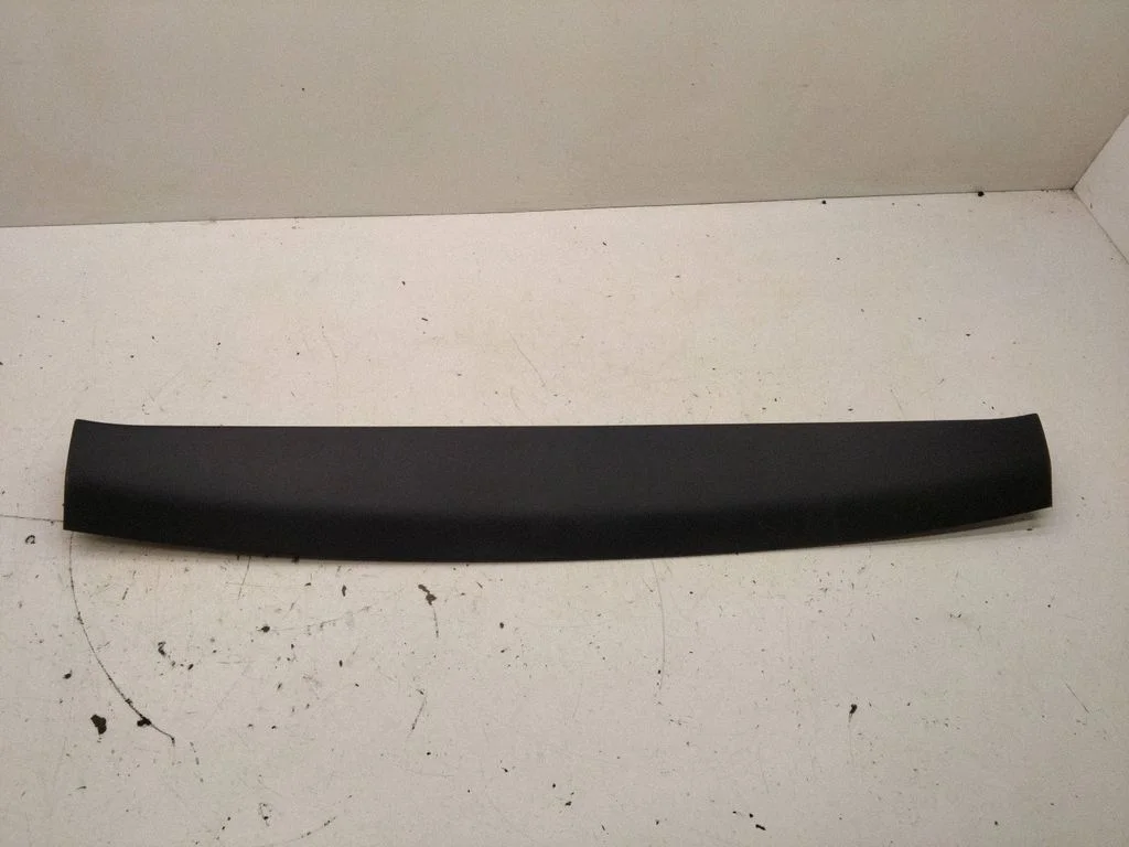 Tailgate/trunk upper cover trim 7224A016